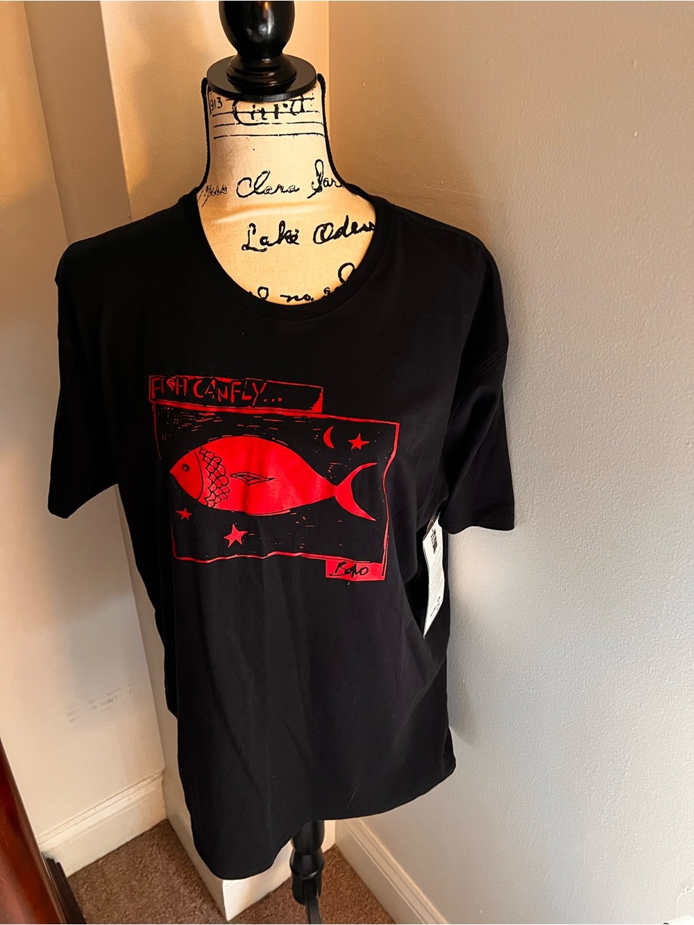 Hard Rock Cafe Black T-Shirt with Red Fish Graphic Print